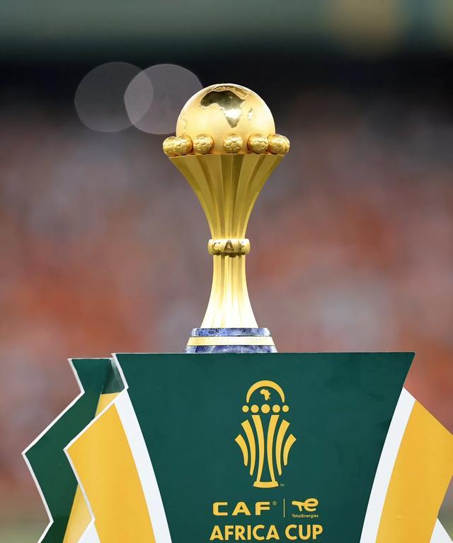 海港收官战闷平！媒体人热议：悲壮且幸运，没陈威早完蛋了（海港收官战闷平，媒体热议：悲情又走运，若无陈威恐已不保）