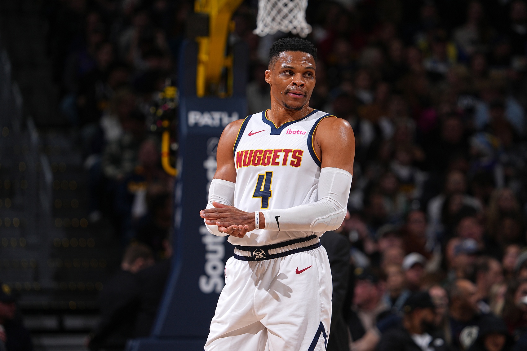 专业VAR团队复盘曼城扳平进球：B席对库尔图瓦犯规遭无视（VAR专家解读曼城扳平球：B席对库尔图瓦犯规被忽略）