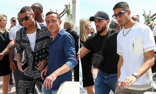 记者：费内巴切有意在冬窗引进罗马前锋多夫比克（据记者报道，费内巴切欲在冬窗签下罗马前锋多夫比克）