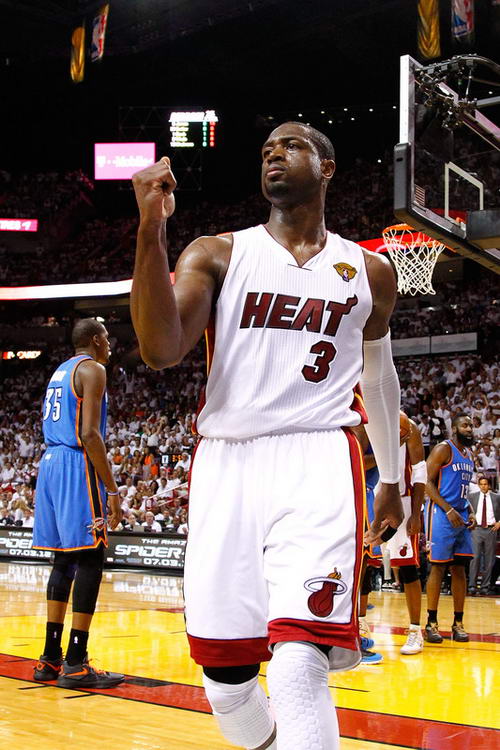 亚马尔：希望我能为球迷带来好心情；我更像一名娱乐型运动员（亚马尔：希望让球迷开心，自认更偏娱乐型运动员）