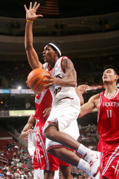 欧冠半场：阿纳别科夫屡送神扑，凯拉特0-0奥林匹亚科斯（半场战报：阿纳别科夫高接低挡，凯拉特暂0-0奥林匹亚科斯）