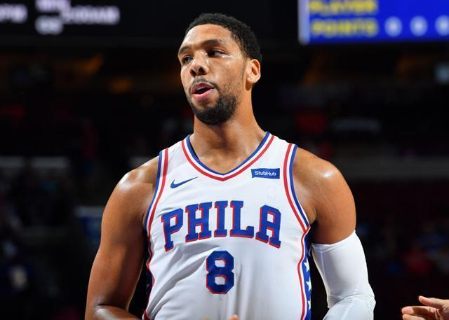 外媒：下赛季欧冠联赛阶段用球将采用白+薄荷绿+紫创新配色（外媒：欧冠下赛季比赛用球将启用白、薄荷绿与紫的全新配色）