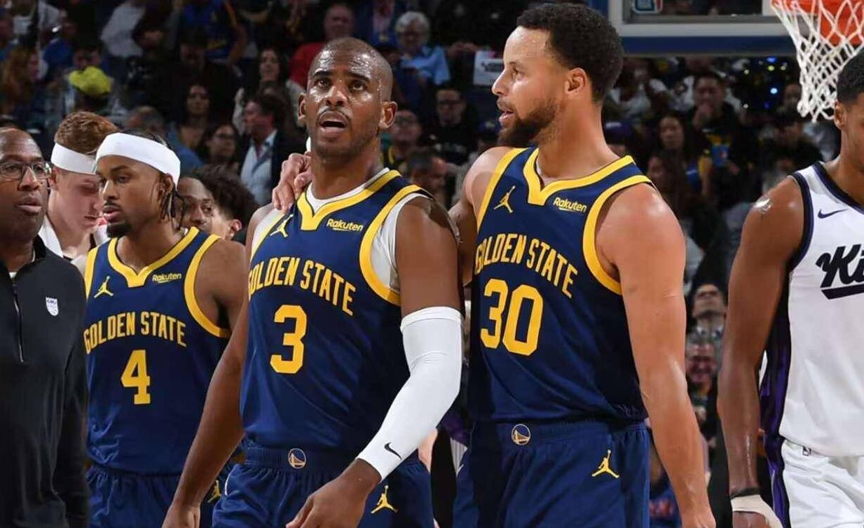 天王盖地虎！汉堡后卫复刻2017年吉鲁的神级蝎子摆尾（震撼全场！汉堡后卫复制2017年吉鲁神级蝎子摆尾）